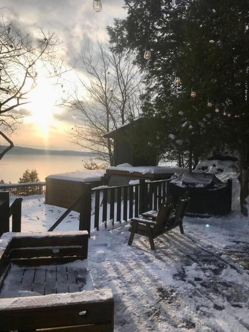 Om Chalet 2 Avec Spa Et Foyer Borde Du Fleuve Saint-Pierre-de-l'Ile-d'Orleans Luaran gambar