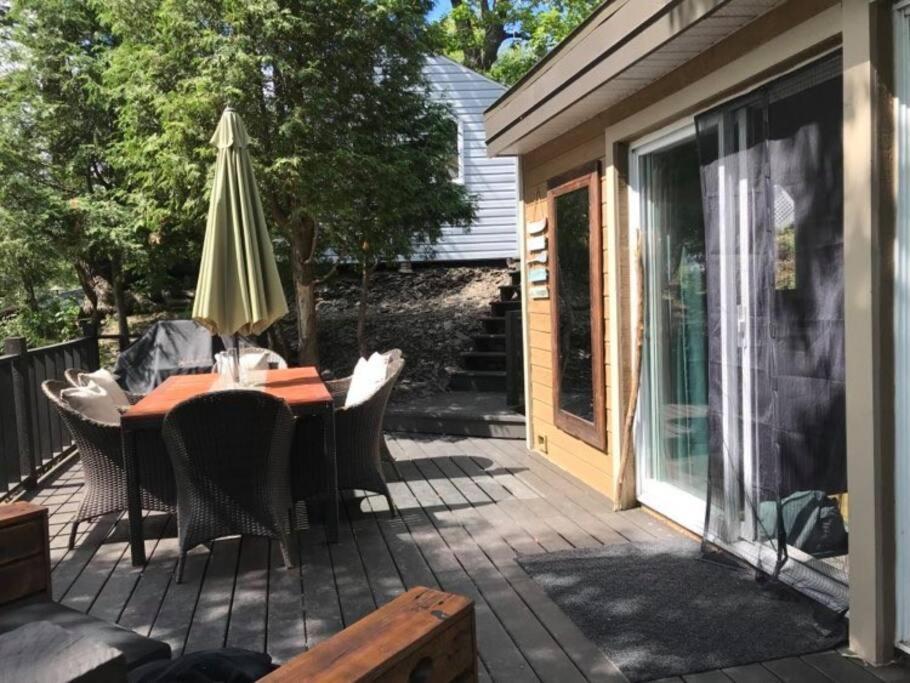 Om Chalet 2 Avec Spa Et Foyer Borde Du Fleuve Saint-Pierre-de-l'Ile-d'Orleans Luaran gambar